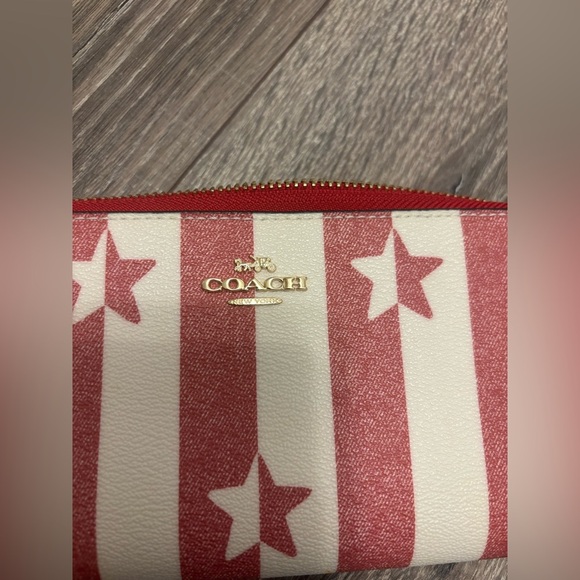 COACH Red And Beige Stripes And Stars Medium Zip Around Multi Card Canvas Wallet - Picture 4 of 10